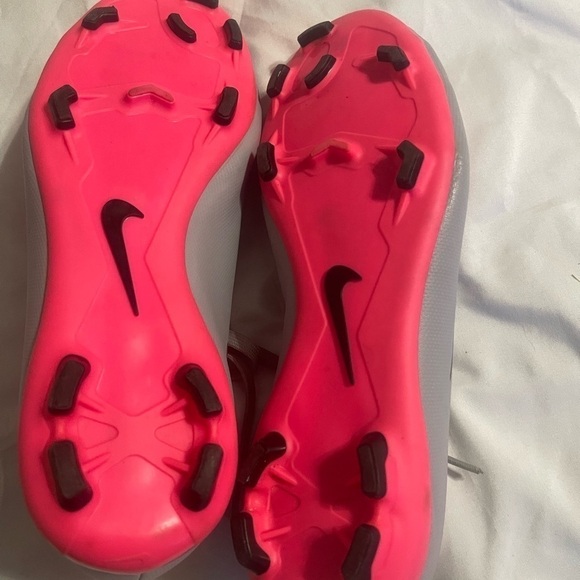 Nike Gray and Pink Soccer Cleats - Picture 4 of 5